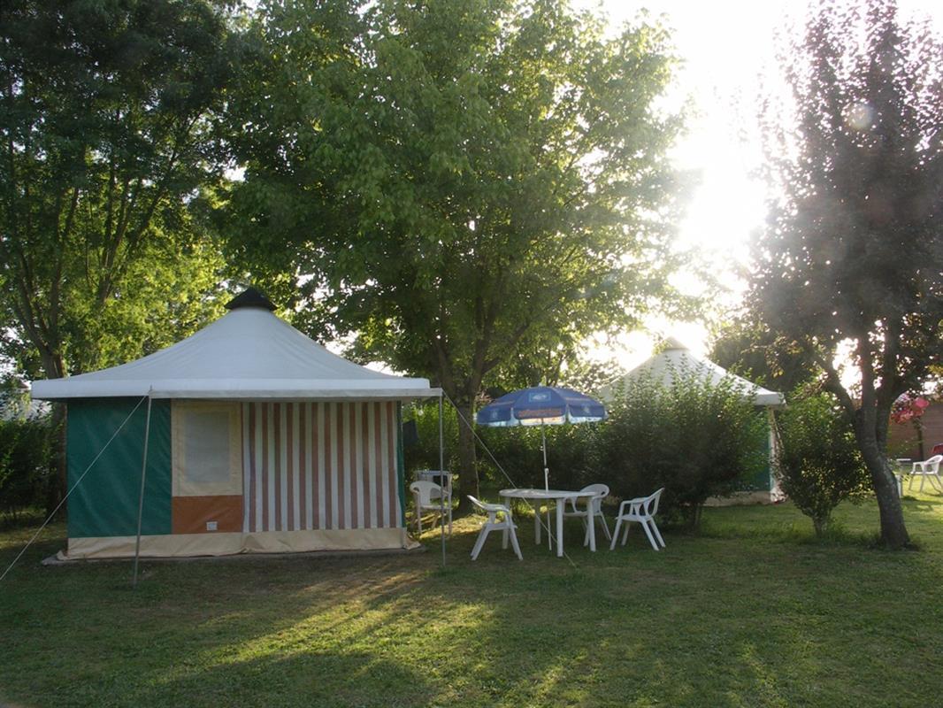 מלון Chauffour-sur-Vell Camping Au Bois Dormant מראה חיצוני תמונה
