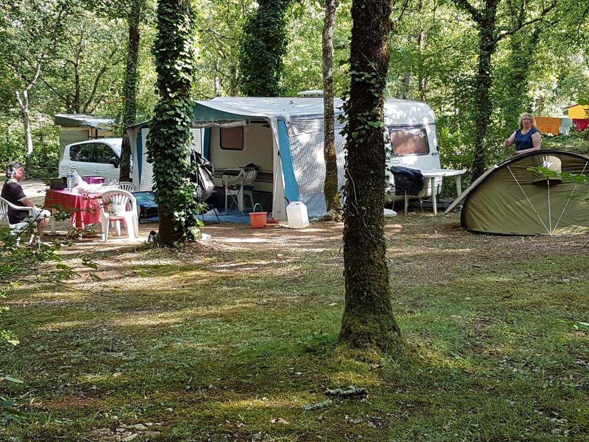 מלון Chauffour-sur-Vell Camping Au Bois Dormant מראה חיצוני תמונה