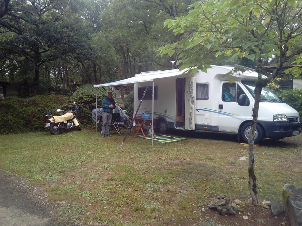 מלון Chauffour-sur-Vell Camping Au Bois Dormant מראה חיצוני תמונה